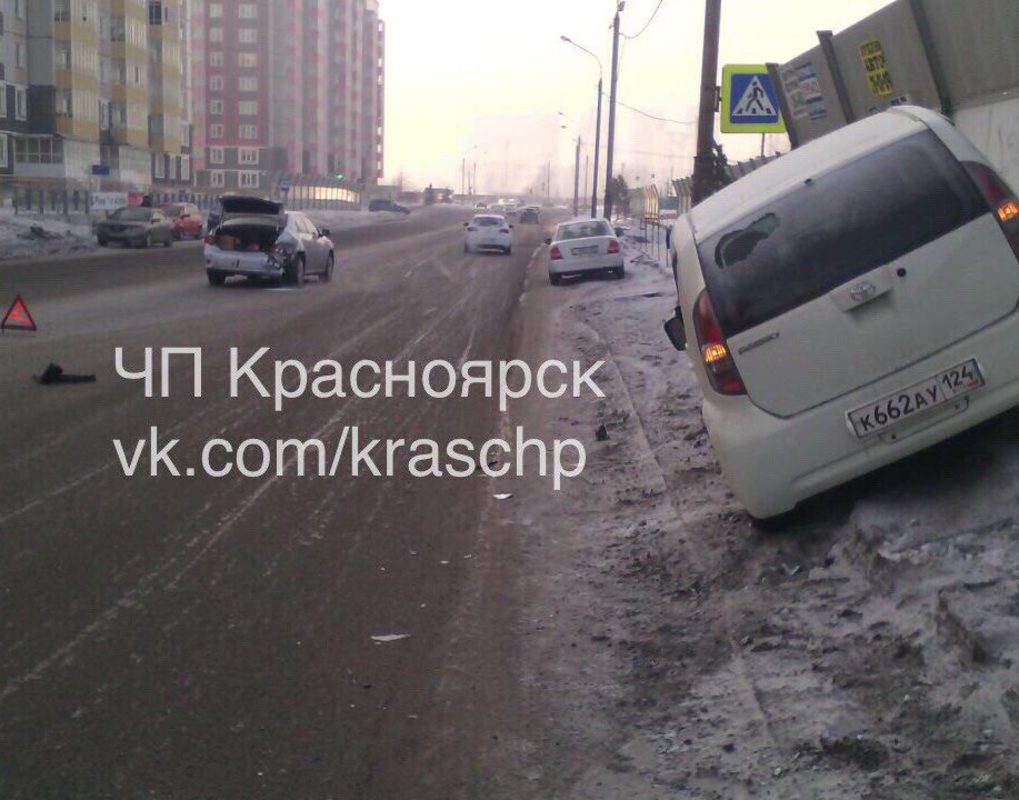 Три автомобиля Toyota попали в ДТП на ул. Алексеева | 14.02.2017 |  Красноярск - БезФормата