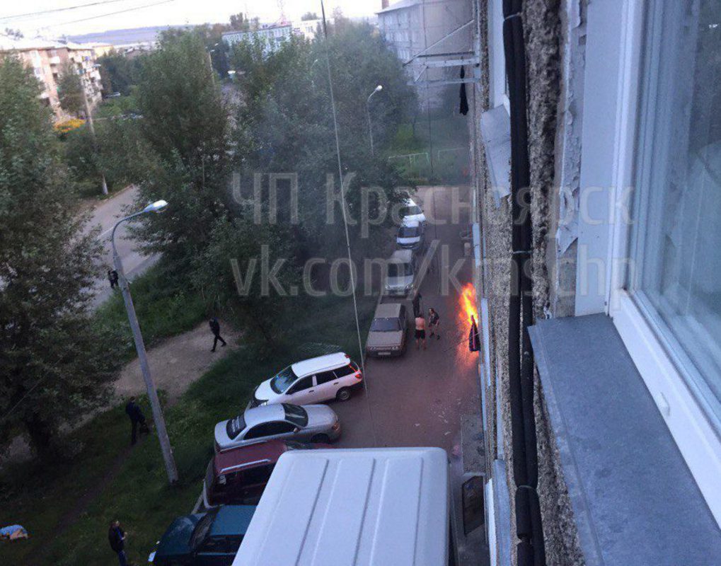 На ул. Джамбульской в Красноярске загорелась «гостинка» | 31.08.2017 |  Красноярск - БезФормата