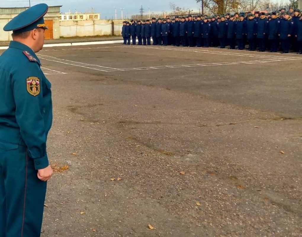 Военных наградили за помощь в тушении пожаров в Канске 