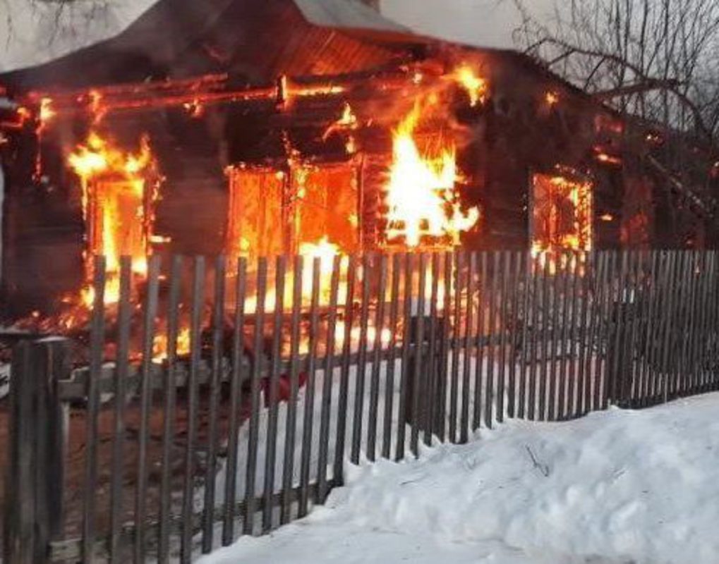 В Манском районе из-за пожара без связи осталась целая деревня