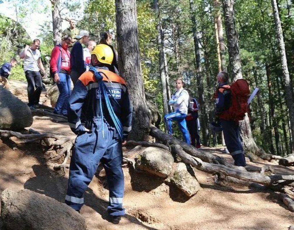 Спасатели в нацпарке «Красноярские Столбы» за сутки три раза выручали туристов